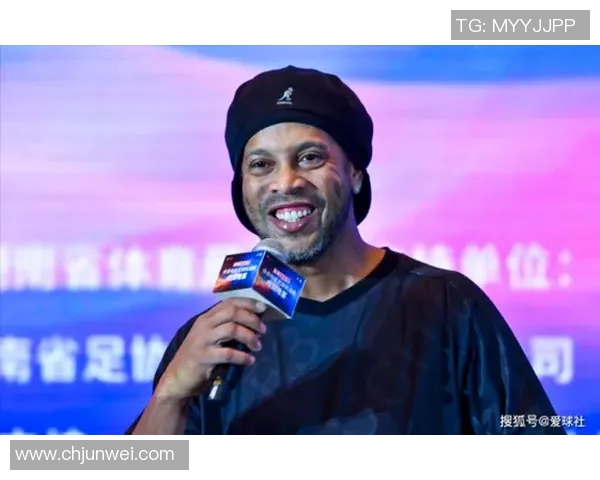 小罗引领潮流时尚，突破创新界限，成为年轻人心中的偶像与榜样