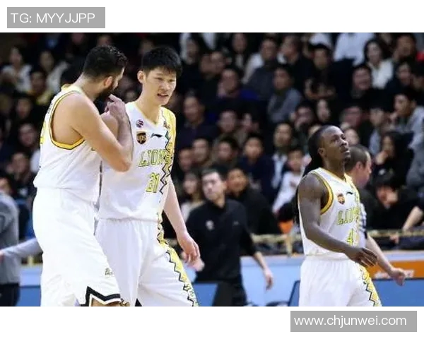 重庆篮球队在总决赛积分榜上以65分稳居第一名展现强劲实力