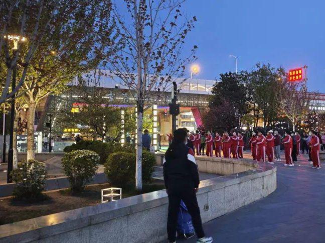 体育比赛都会健身活动：夜色下的体裁魅力(图2)